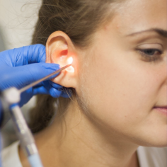 В каких случаях нужно делать эндоскопию уха